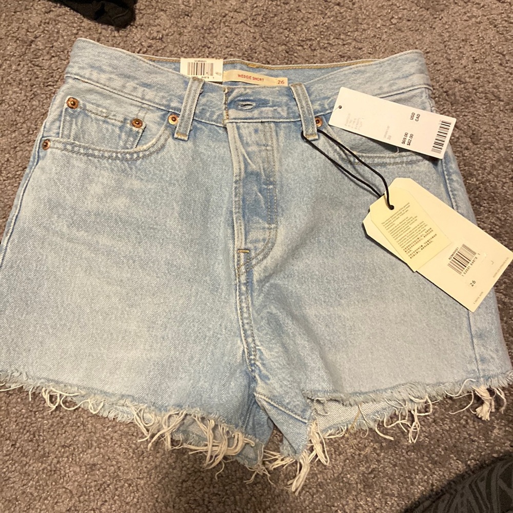 NWT Levi’s High Rise Wedgie Shorts